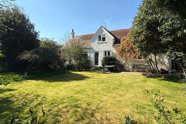 Applecroft,, Lucerne Road, Lymington photo 3