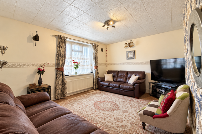 Norwood Close, Southall photo 2