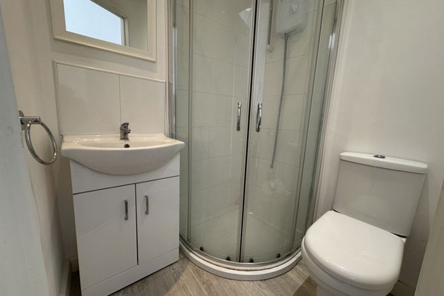 Room 4, 56 St Georges Road, Hull photo 4