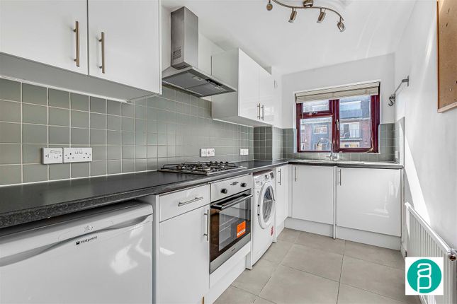 Flat for sale in Edge Hill, London