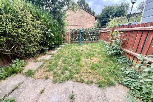 11 Dean Walk, Daventry, Northamptonshire photo 3