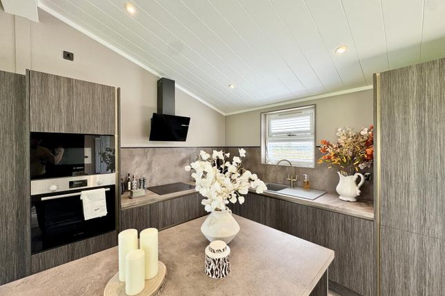 77, Little Meadow, Woodside photo 4