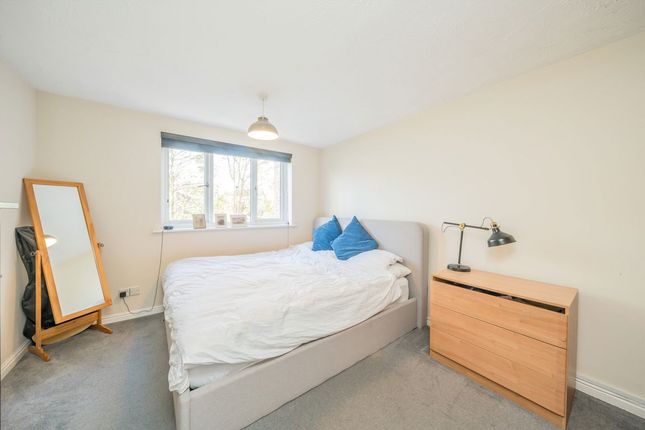 127, Varsity Drive, Twickenham photo 4