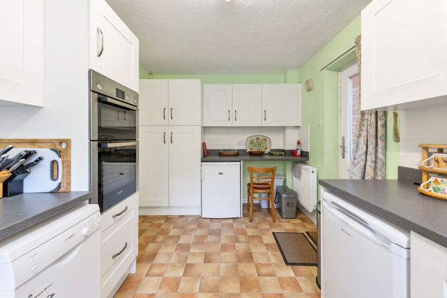15 Elm Way, Royston photo 3