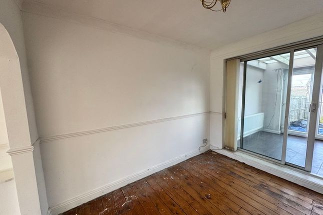 24, Chesmond Drive, Blaydon-On-Tyne photo 4