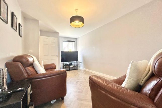 6 Brooklyn Close, Exeter photo 3