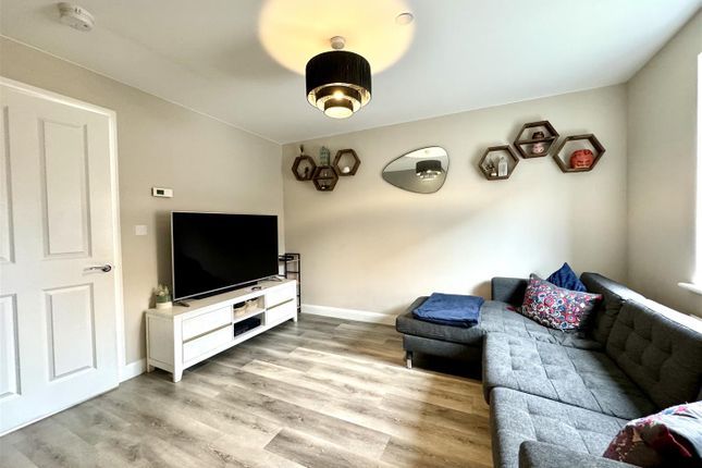 5, Daylily Close, Chepstow photo 3