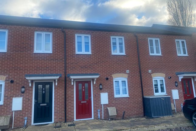 Thumbnail Terraced house to rent in Highgrove Court, Spalding