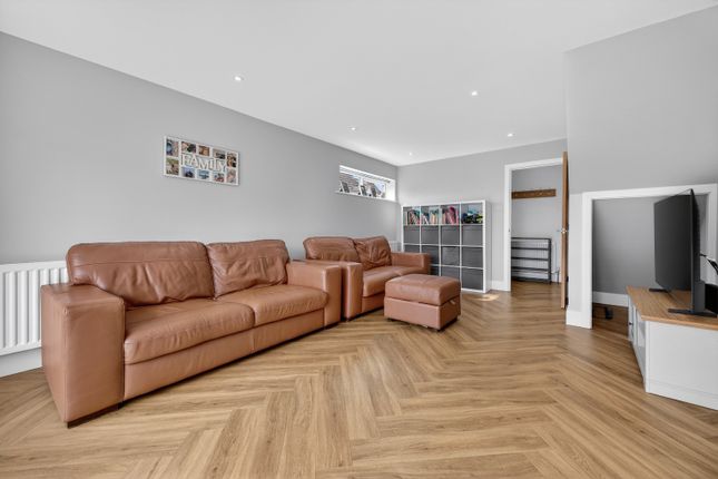 26 Walsham Close, Stevenage, Hertfordshire photo 4