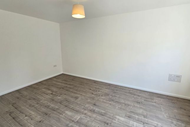 8, Earsham Grove, Peterborough photo 3