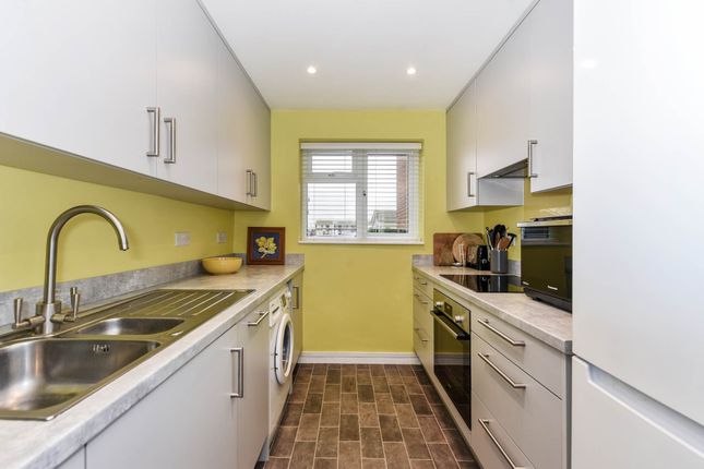 25, Sandpiper Court, Chichester photo 3