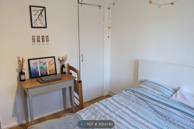 Flat, Gurney House Goldsmiths Row, London photo 4