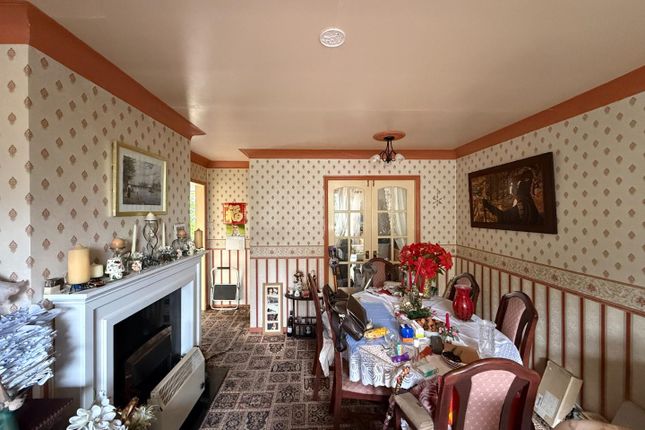 8, Wrexhall Road, Dewsbury photo 3