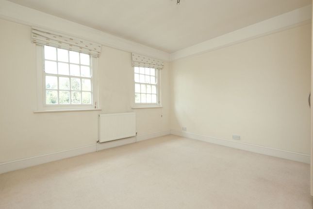 Wolsey Road, Moor Park photo 2
