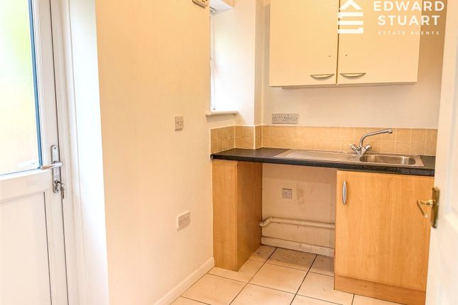 29, Millers Close, Bourne photo 4