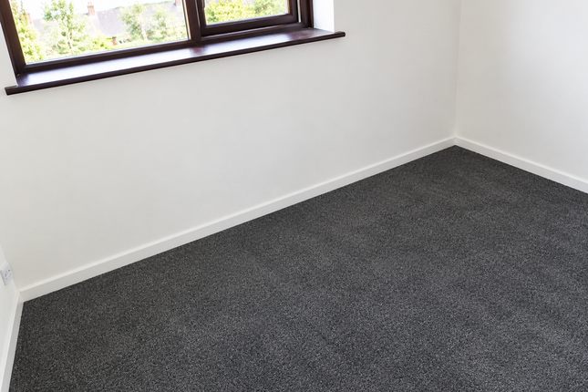 6 Tantony Grove, Romford photo 2