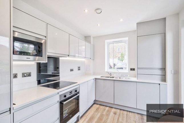 78 Academy Way, Loughton photo 2