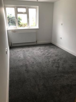 Flat to rent in Exmouth Road, Hayes, Middlesex