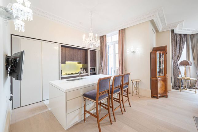 Flat for sale in Fitzjohns Avenue, Hampstead, London