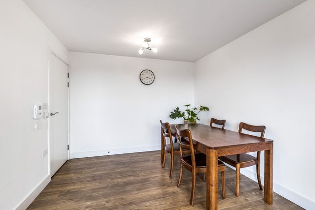 Flat for sale in Yeoman Street, London