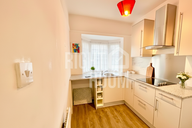 10 Cecil Road, London photo 3