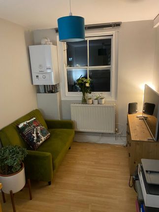 Flat to rent in Hoxton Street, London