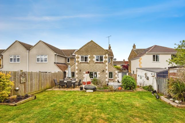 9, Downham Mead - Monkton Park, Chippenham photo 2