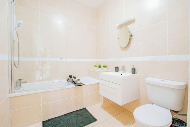 Flat for sale in Manthorpe Avenue, Worsley, Manchester, Greater Manchester