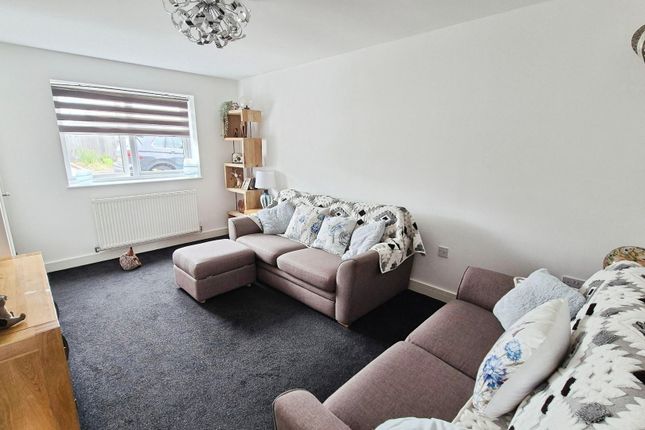 18, Sandown Close, Burntwood photo 3