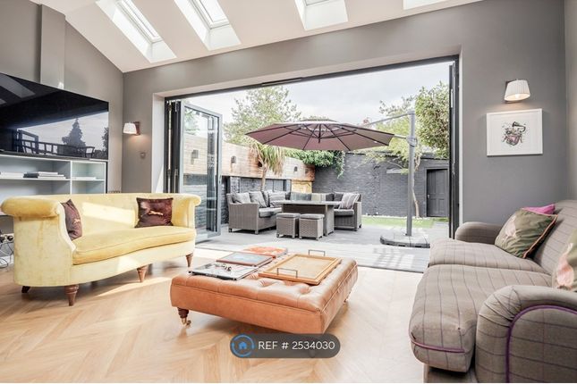 Open Plan Lounge Onto Garden