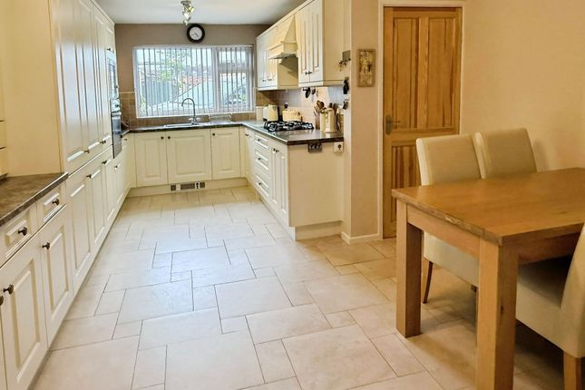 13 Chater Close, Leicester photo 2