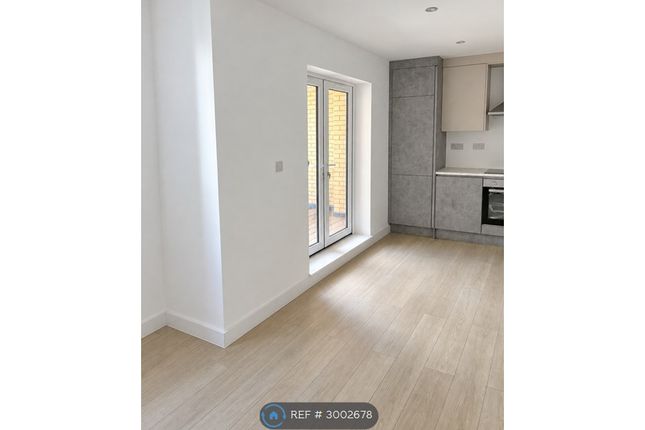 Flat  A Thornhill Road, Croydon photo 2