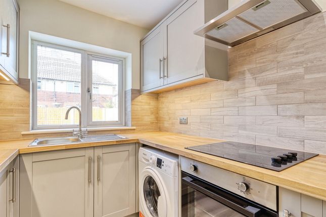 30, Neville Parade, LEEDS photo 3