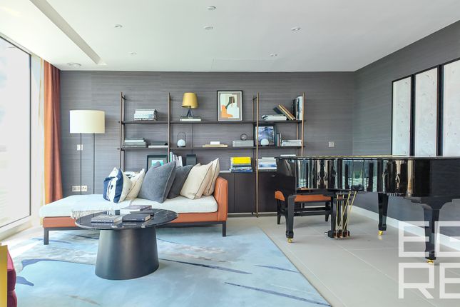 Flat 114 Duplex Penthouse,, Sugar Quay, London photo 3