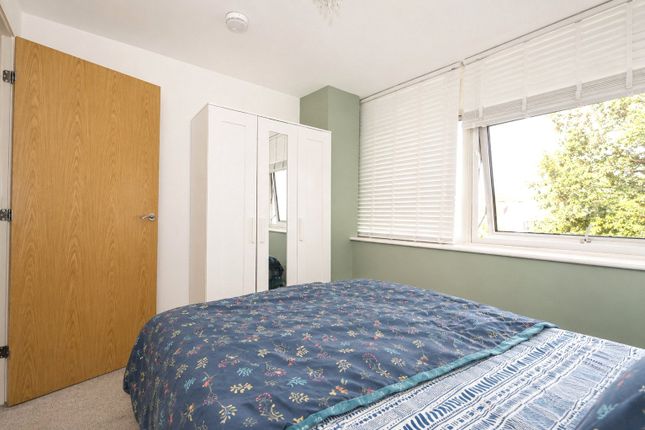 18 Four Corners,, Pound Road, Chertsey photo 2