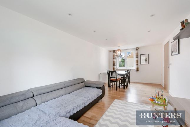 Oakley Court, Flat 7, Fusiliers Way, Hounslow photo 3