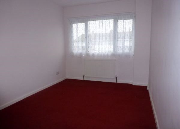 Terraced house to rent in Parlaunt Road, Slough