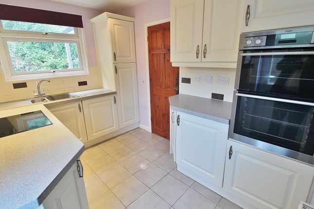 18, Dell Close, Waterlooville photo 2