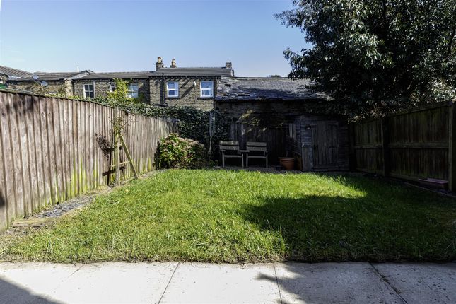 11, College Avenue, Huddersfield photo 4