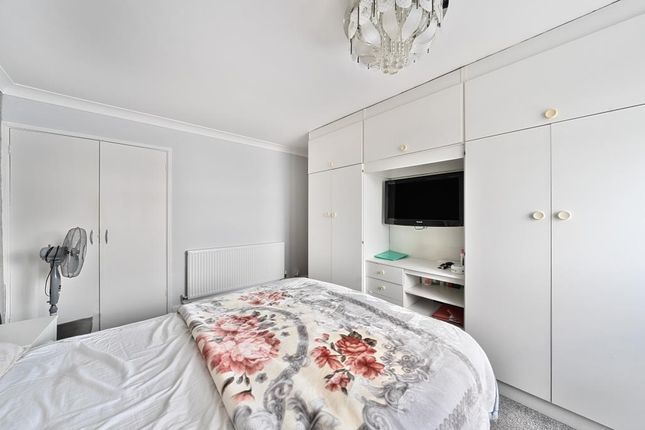17 FRANKLIN AVENUE, Slough, Slough photo 4