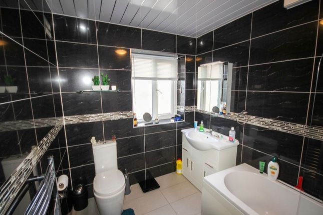 904 Uxbridge Road, Hayes photo 5