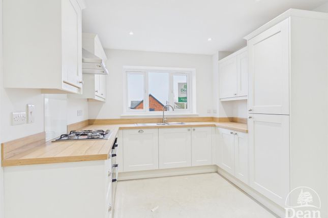 4, School Close, Cinderford photo 2