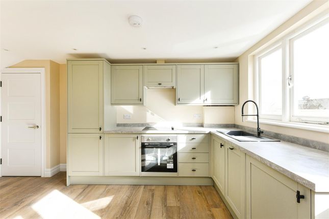 Thumbnail Flat to rent in Orford Road, London