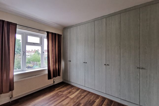 44, Shrewsbury Avenue, Harrow photo 5