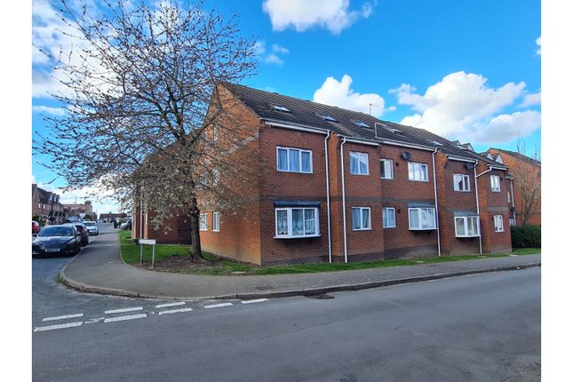 Flat for sale in Rossendale Road, Leicester