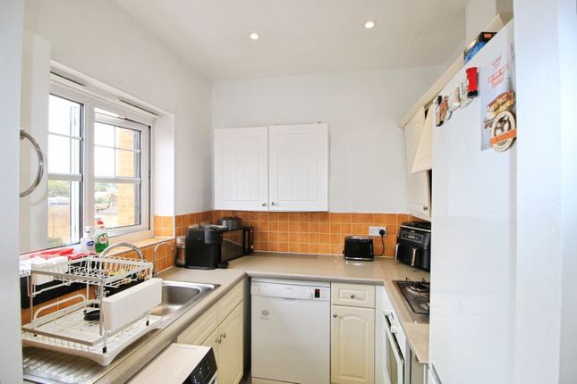 Flat 15, Orchestra Court, Symphony Close, Edgware photo 4