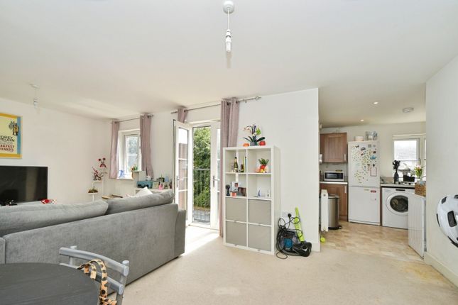 Flat 3, 1 Strouds Close - Old Town, Swindon photo 3