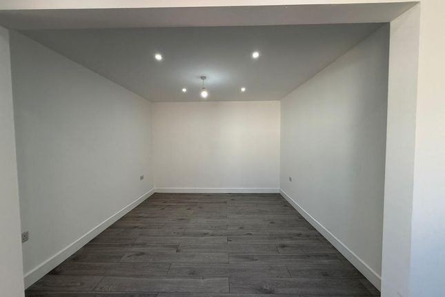 ., Hampshire Avenue, Slough photo 2