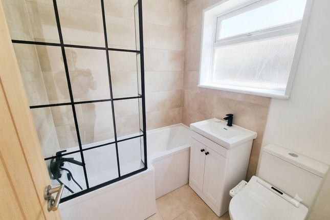 18, Thornton Road, Gosport photo 3