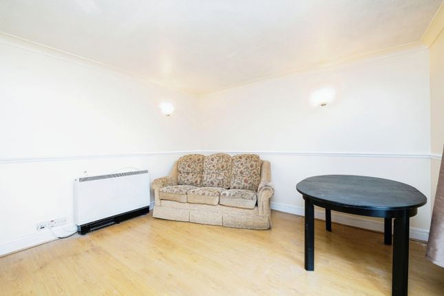 Flat to rent in Victoria Place, Banbury